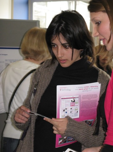 Maria Lena frm Bath Uni & Gemma Warnock from Aberdeen Uni discussing Gemma's prizewinning poster